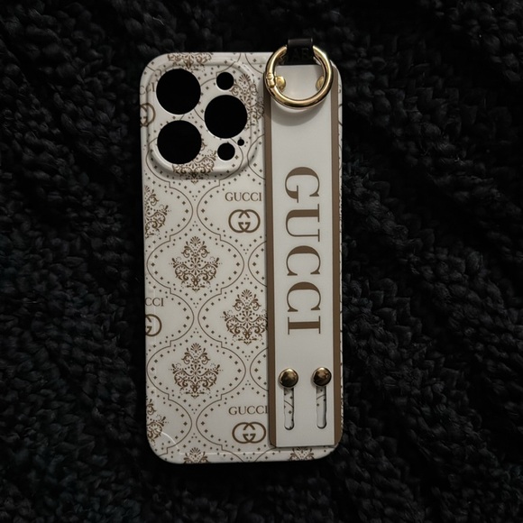 Designer inspired iPhone 15 pro case w/strap/kickstand - Picture 4 of 6